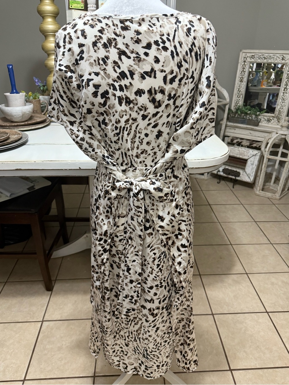 Entro Leopard Print Satin Caftan Dress | V-Neck | Flowy, size small oversized - Picture 8 of 13